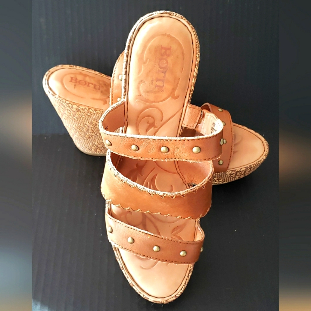 Born Leather Wedge Sandal. Golden Tan. Size 11.
